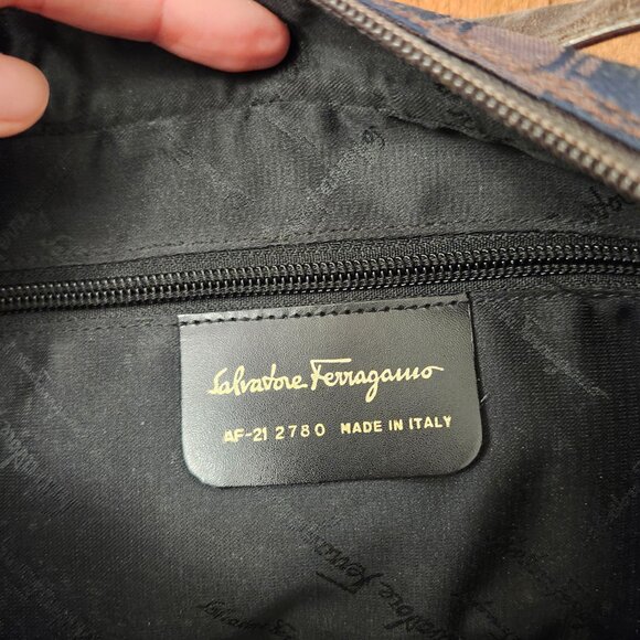 Salvatore Ferragamo Gancini shoulder bag - Picture 9 of 14